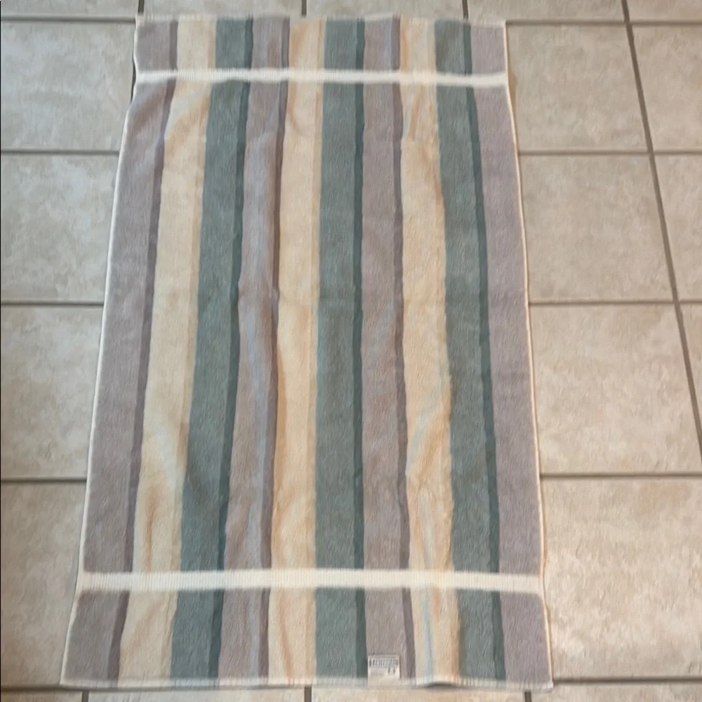 Centennial Towel Vintage Striped Bath Towel Cream, Tan, Light Brown and Greens